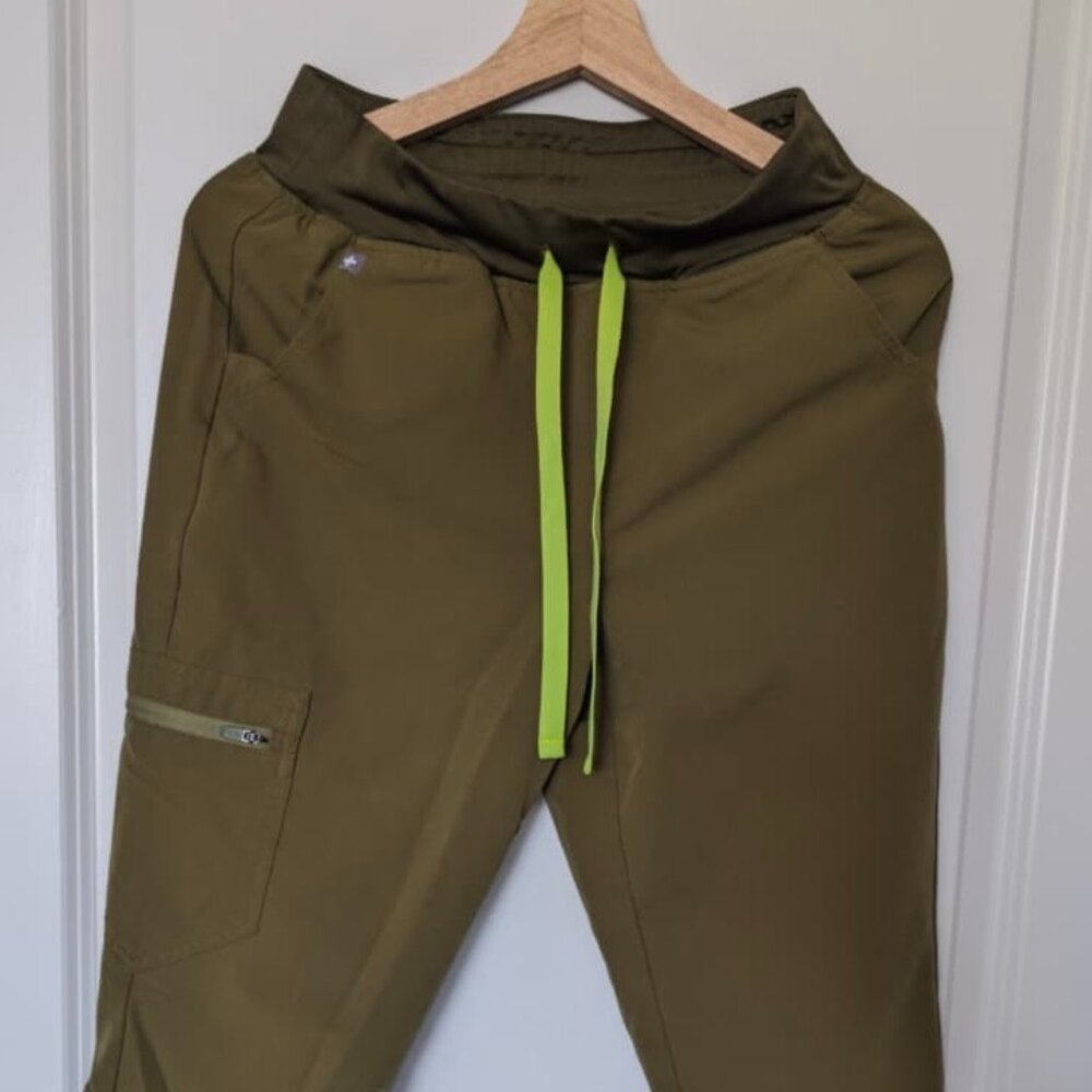 Figs Martini Olive Scrub Pant / Zamora High Waisted 2.0 Jogger Scrub S Petite